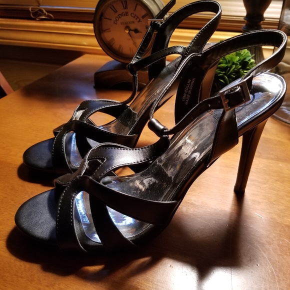 Womens Daisy Fuentes Black "Collin" Heels - Picture 2 of 8